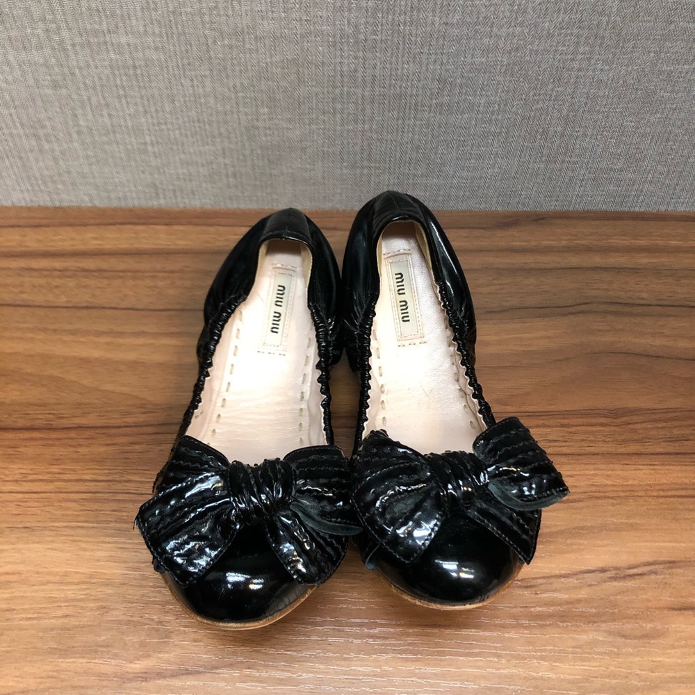 Miu Miu Bow patent leather flats